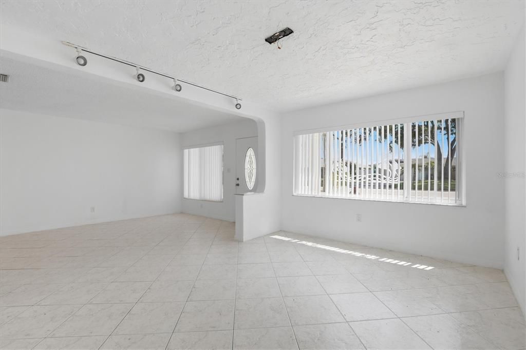 For Sale: $475,000 (3 beds, 2 baths, 1947 Square Feet)