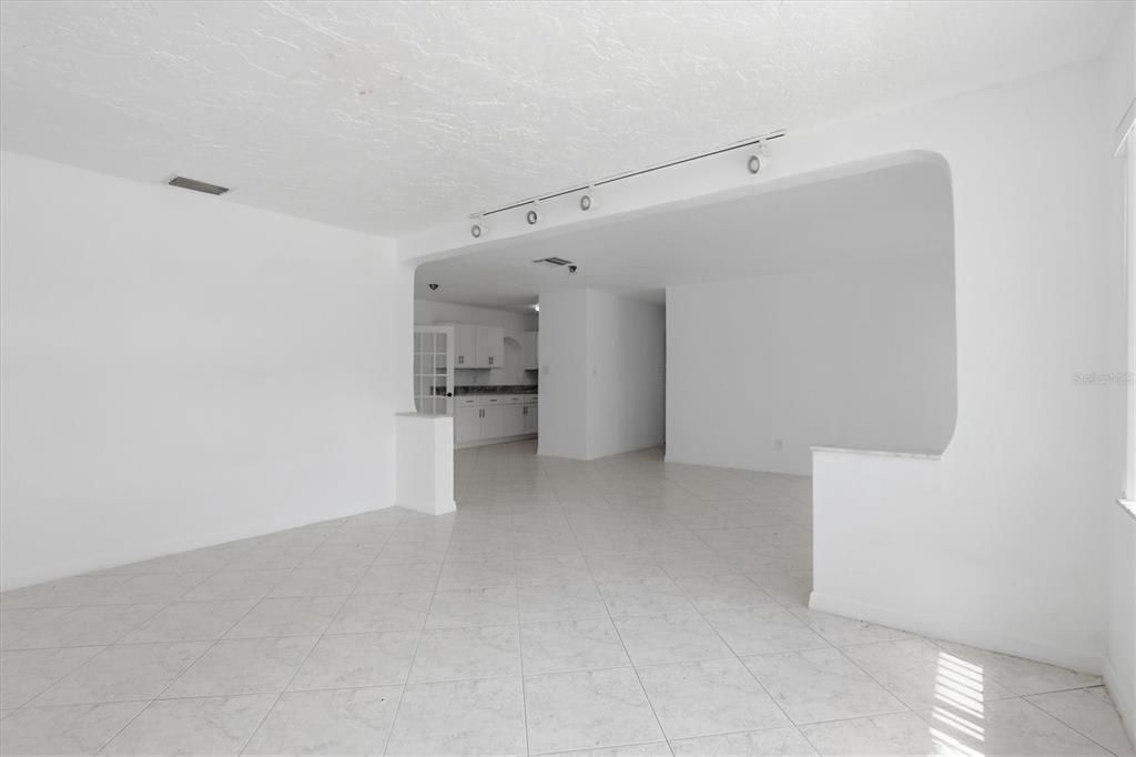 For Sale: $475,000 (3 beds, 2 baths, 1947 Square Feet)