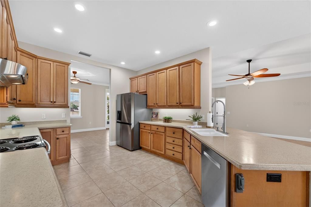For Sale: $499,000 (3 beds, 2 baths, 2320 Square Feet)