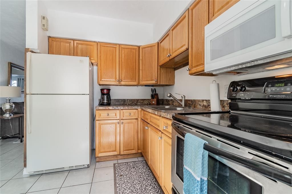 For Rent: $2,100 (2 beds, 1 baths, 900 Square Feet)