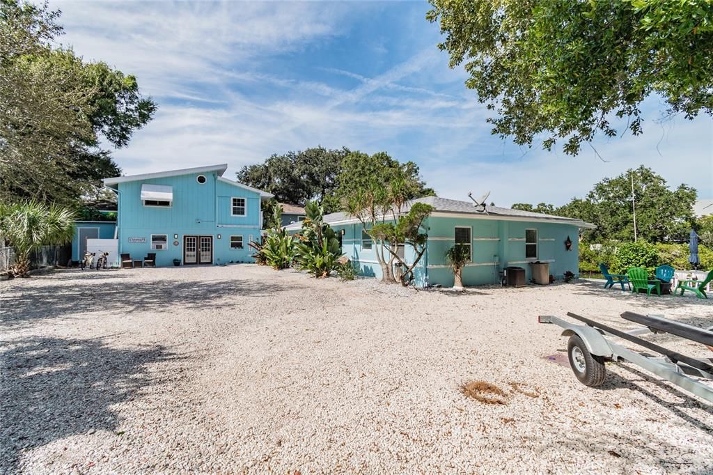 For Rent: $2,100 (2 beds, 1 baths, 900 Square Feet)