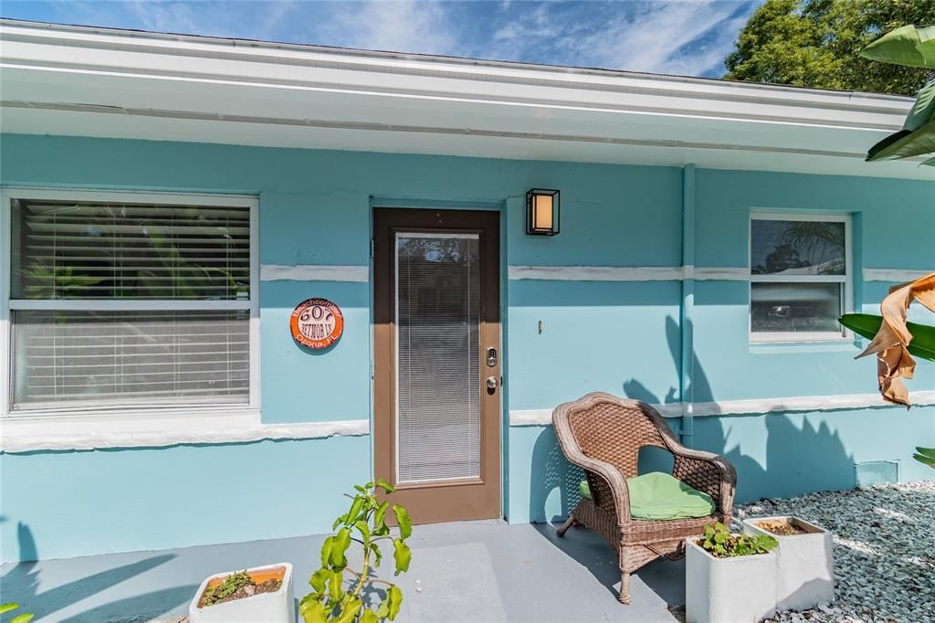 For Rent: $2,100 (2 beds, 1 baths, 900 Square Feet)