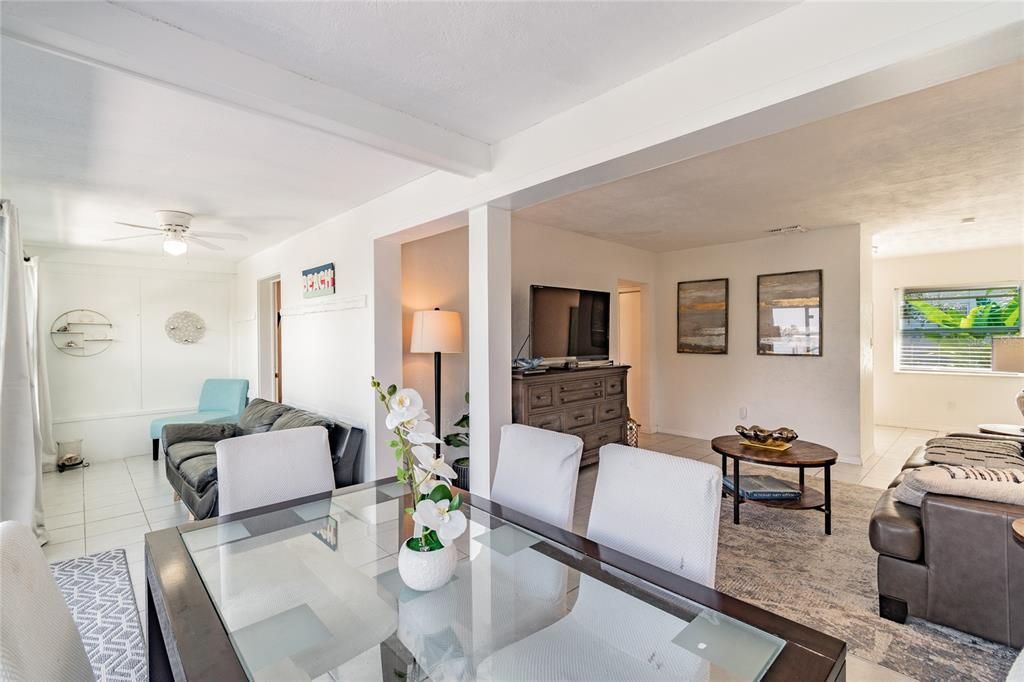 For Rent: $2,100 (2 beds, 1 baths, 900 Square Feet)