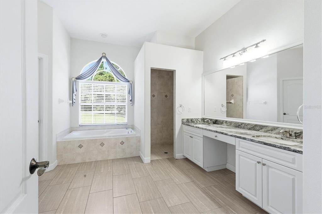 En Venta: $765,000 (4 camas, 3 baños, 2567 Pies cuadrados)
