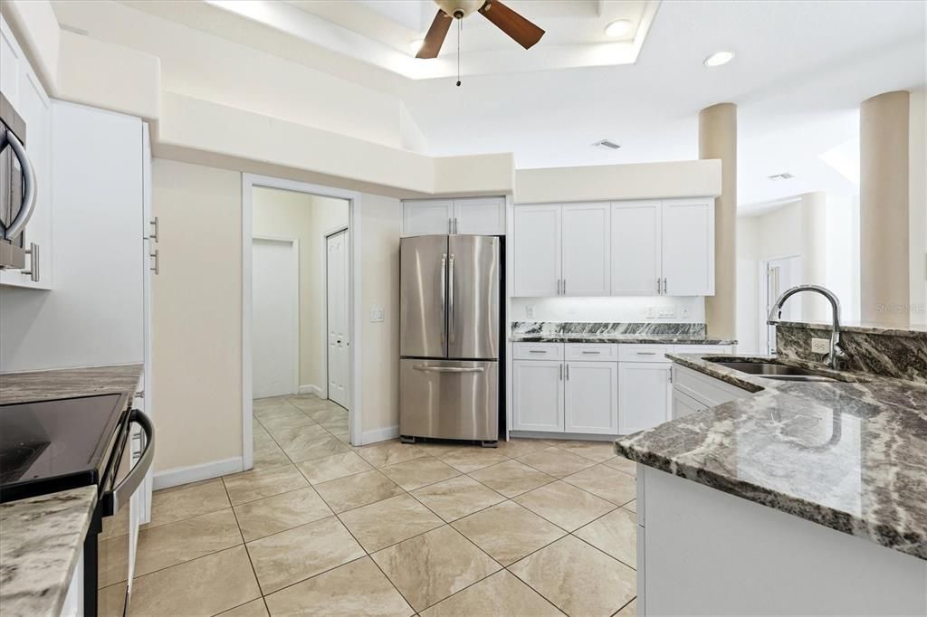 En Venta: $765,000 (4 camas, 3 baños, 2567 Pies cuadrados)