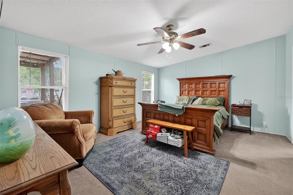 For Sale: $230,000 (3 beds, 2 baths, 1352 Square Feet)