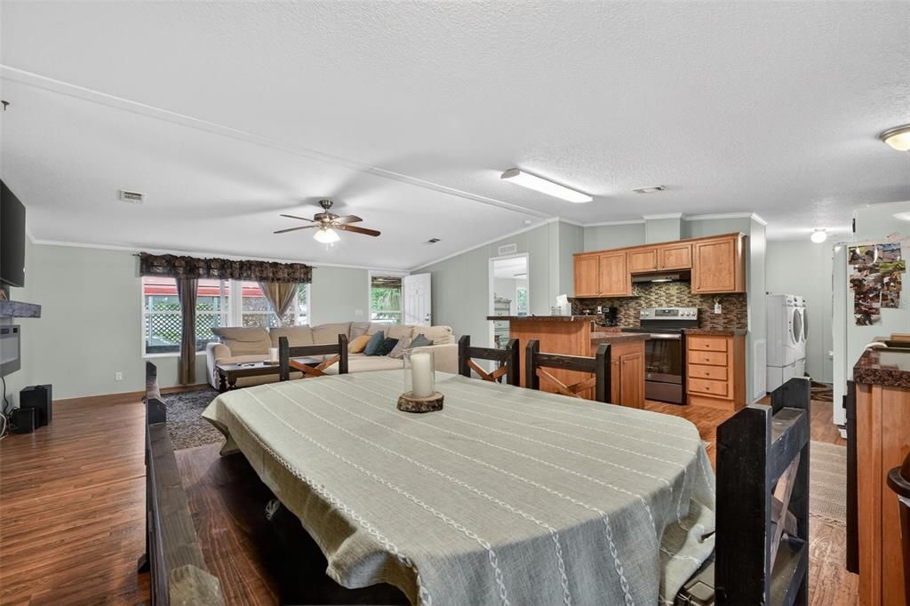 For Sale: $230,000 (3 beds, 2 baths, 1352 Square Feet)