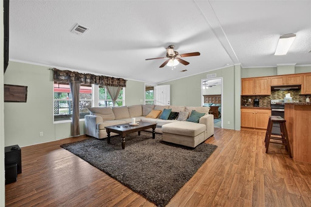 For Sale: $230,000 (3 beds, 2 baths, 1352 Square Feet)