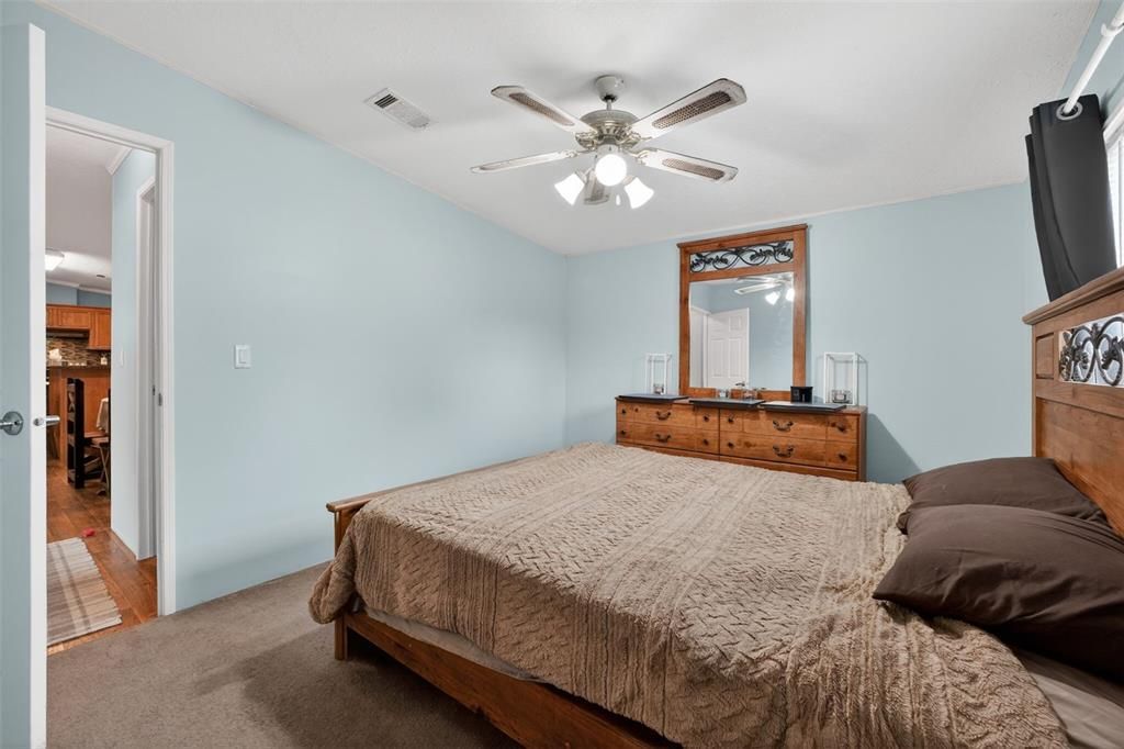 For Sale: $230,000 (3 beds, 2 baths, 1352 Square Feet)