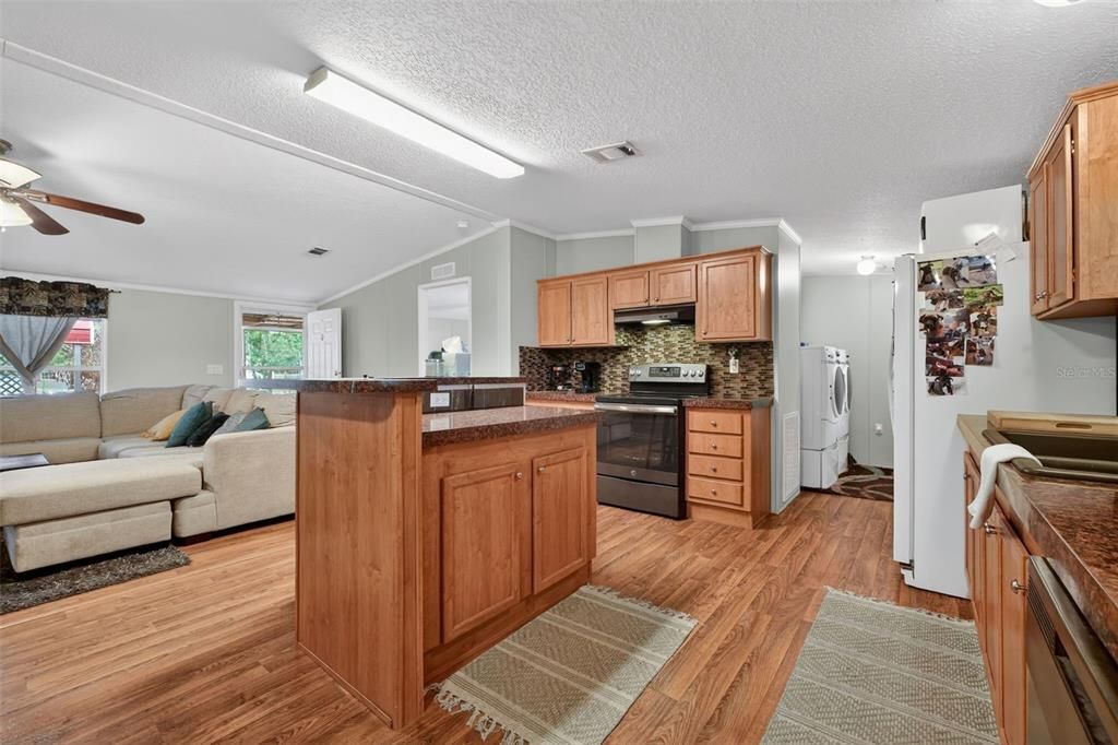 For Sale: $230,000 (3 beds, 2 baths, 1352 Square Feet)