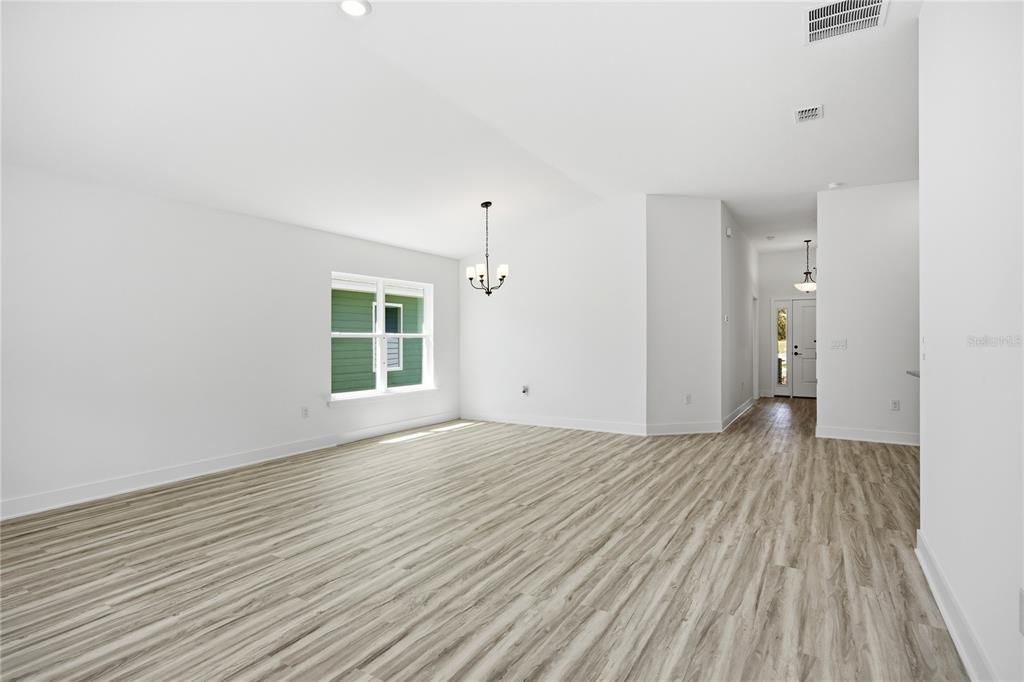 На продажу: $358,900 (4 спален, 2 ванн, 1635 Квадратных фут)