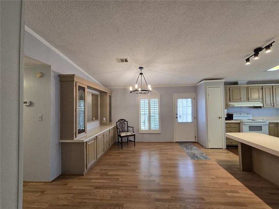 На продажу: $179,000 (2 спален, 2 ванн, 1466 Квадратных фут)