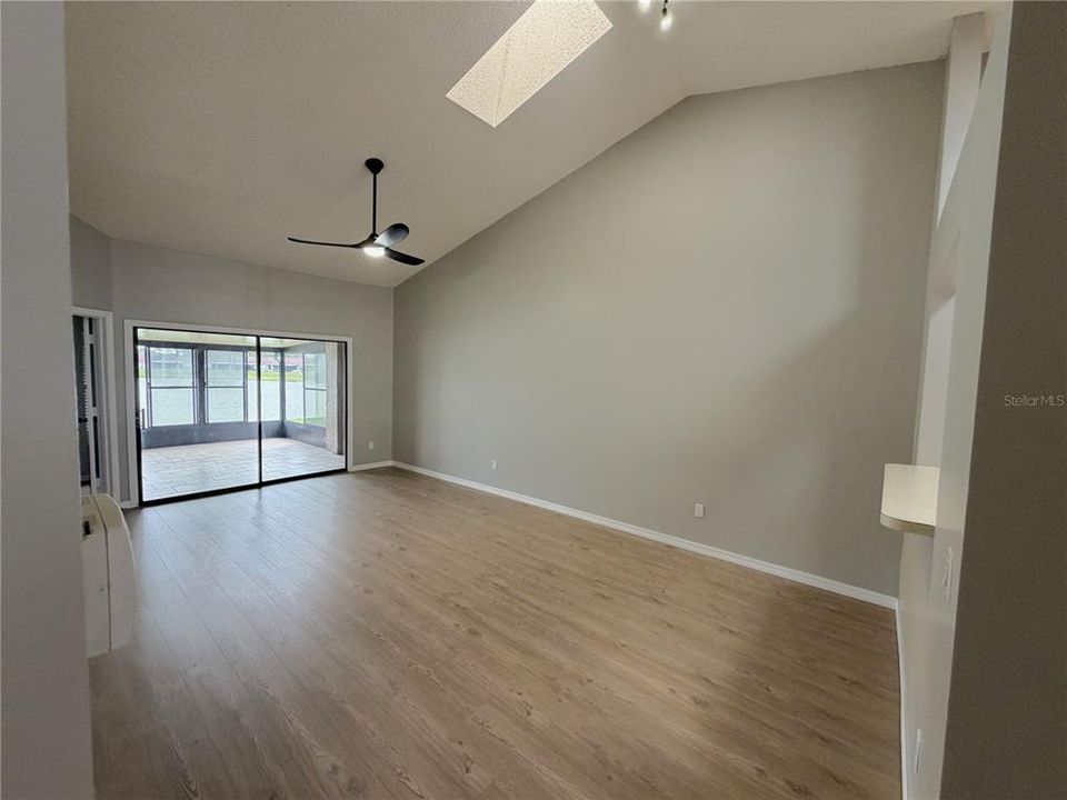 Active With Contract: $249,900 (3 beds, 2 baths, 1471 Square Feet)