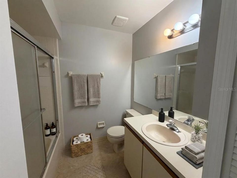 Active With Contract: $249,900 (3 beds, 2 baths, 1471 Square Feet)