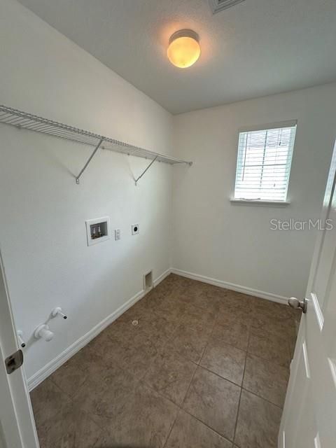 For Rent: $2,850 (4 beds, 2 baths, 1890 Square Feet)