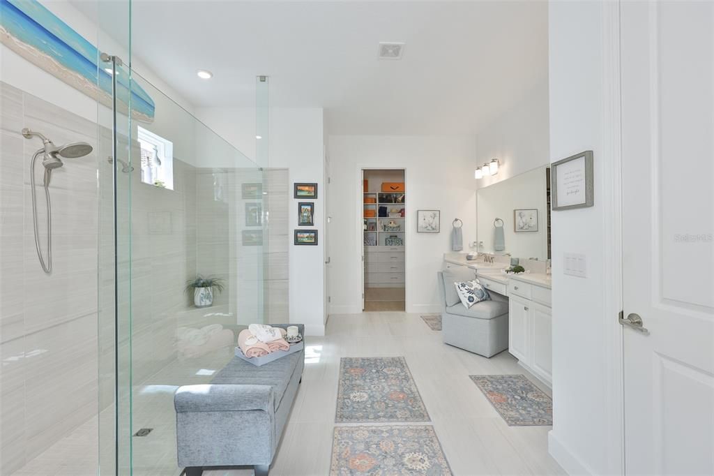 En Venta: $764,900 (3 camas, 3 baños, 3072 Pies cuadrados)