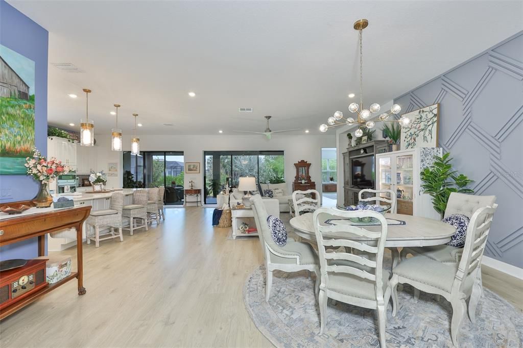 En Venta: $764,900 (3 camas, 3 baños, 3072 Pies cuadrados)