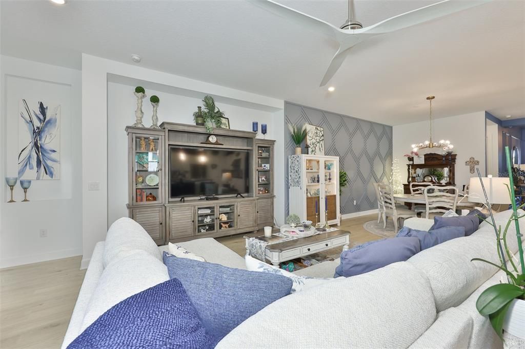 En Venta: $764,900 (3 camas, 3 baños, 3072 Pies cuadrados)