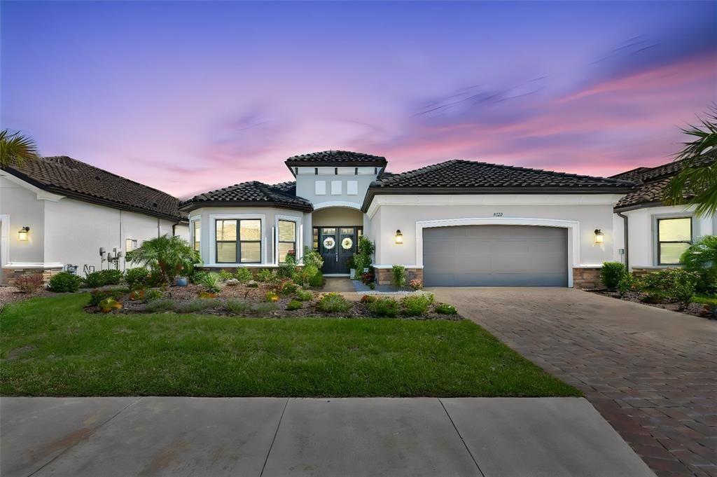 En Venta: $764,900 (3 camas, 3 baños, 3072 Pies cuadrados)
