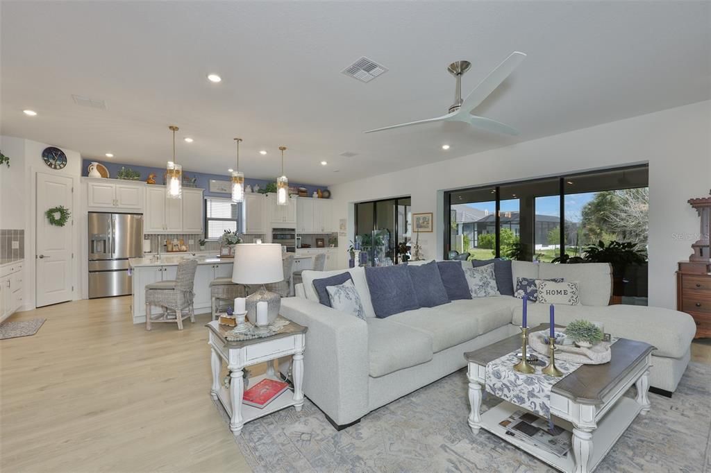 En Venta: $764,900 (3 camas, 3 baños, 3072 Pies cuadrados)