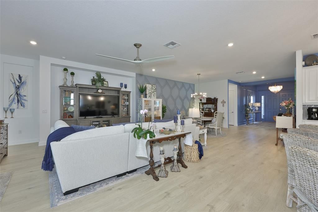 En Venta: $764,900 (3 camas, 3 baños, 3072 Pies cuadrados)