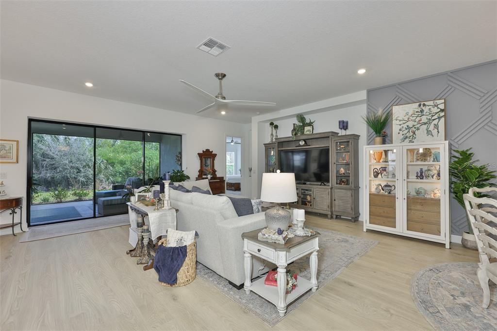 En Venta: $764,900 (3 camas, 3 baños, 3072 Pies cuadrados)