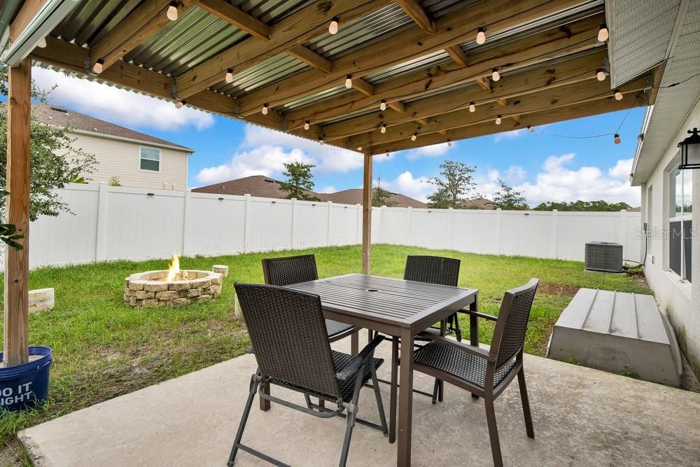 For Sale: $300,000 (4 beds, 2 baths, 1950 Square Feet)