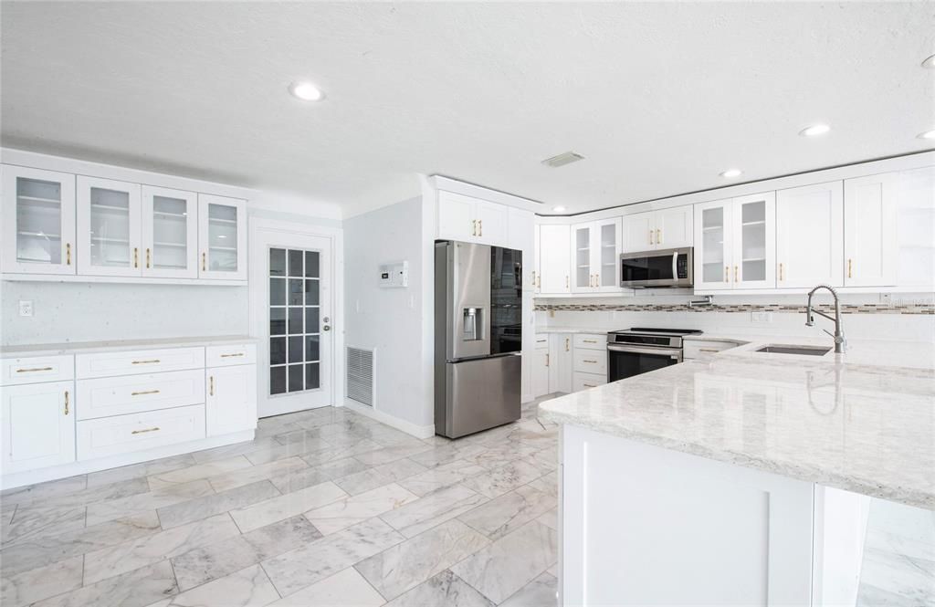 For Sale: $1,299,000 (3 beds, 3 baths, 2436 Square Feet)