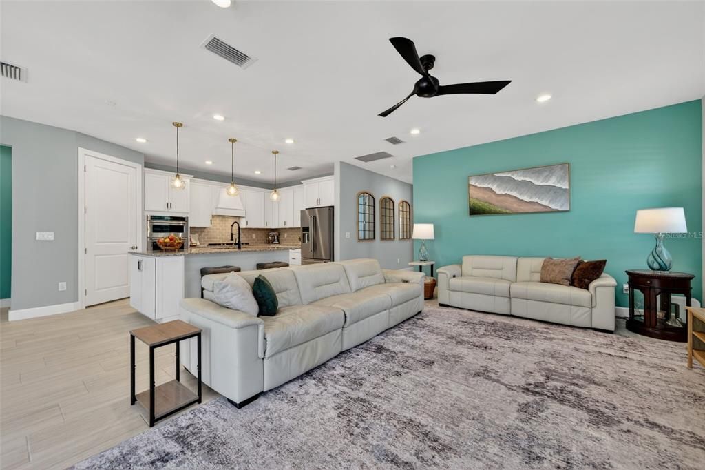 Active With Contract: $764,900 (3 beds, 3 baths, 2117 Square Feet)
