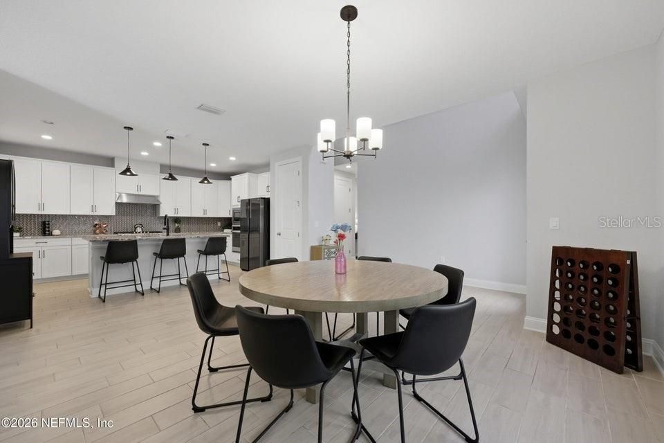 For Sale: $585,000 (4 beds, 3 baths, 2492 Square Feet)