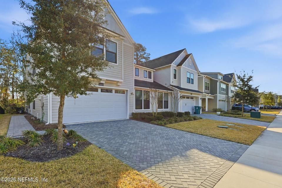 For Sale: $585,000 (4 beds, 3 baths, 2492 Square Feet)