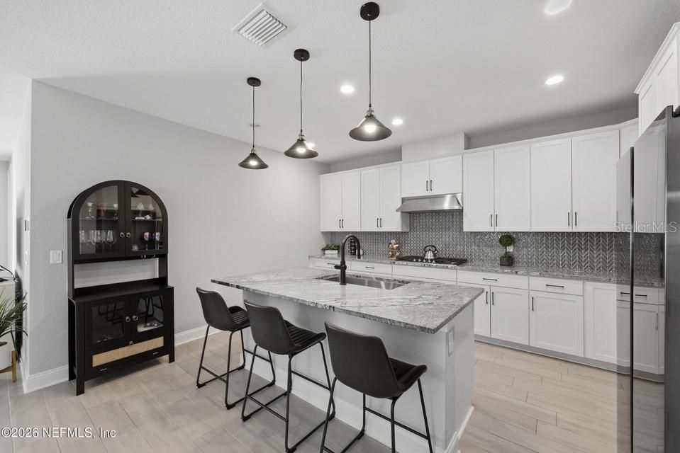 For Sale: $585,000 (4 beds, 3 baths, 2492 Square Feet)