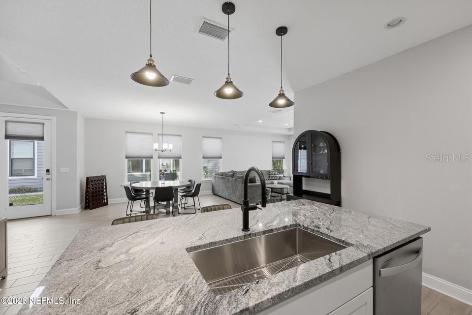 For Sale: $585,000 (4 beds, 3 baths, 2492 Square Feet)