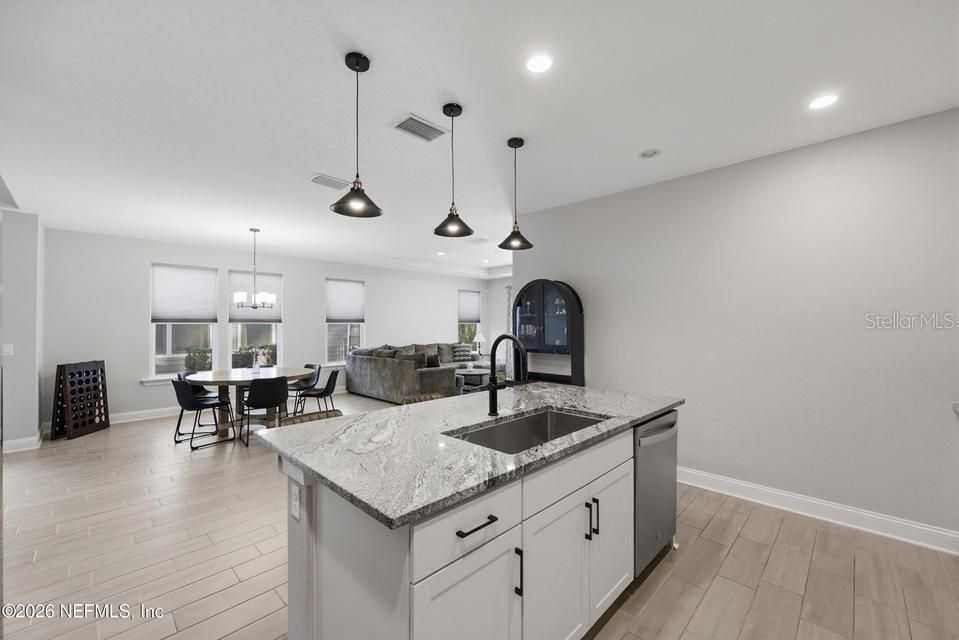 For Sale: $585,000 (4 beds, 3 baths, 2492 Square Feet)