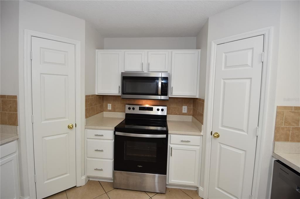 For Rent: $2,700 (5 beds, 2 baths, 2900 Square Feet)