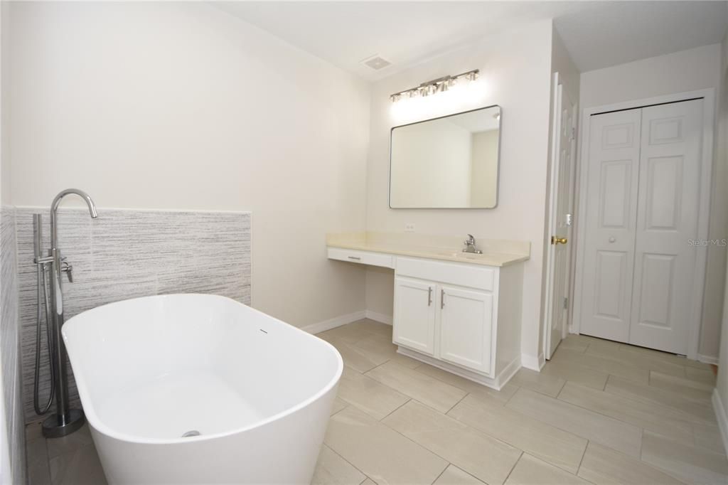 For Rent: $2,700 (5 beds, 2 baths, 2900 Square Feet)