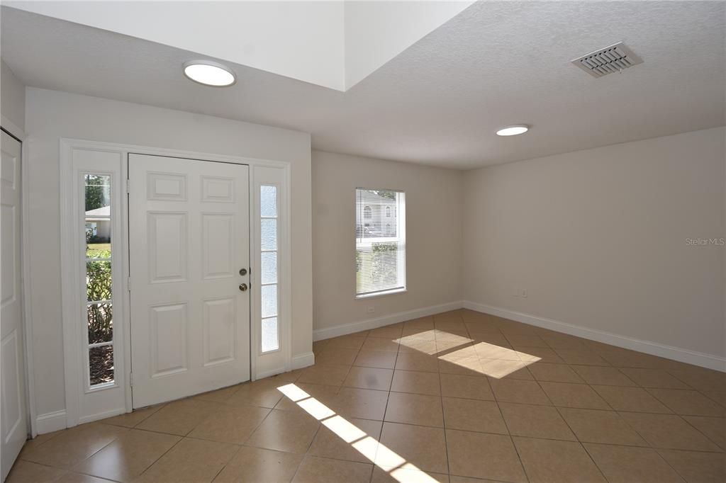For Rent: $2,700 (5 beds, 2 baths, 2900 Square Feet)