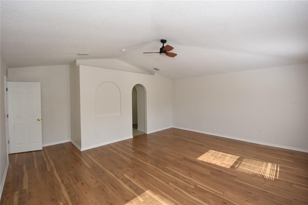 For Rent: $2,700 (5 beds, 2 baths, 2900 Square Feet)