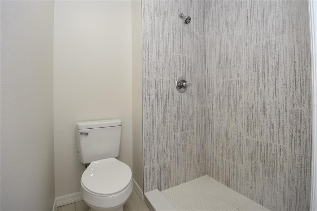For Rent: $2,700 (5 beds, 2 baths, 2900 Square Feet)