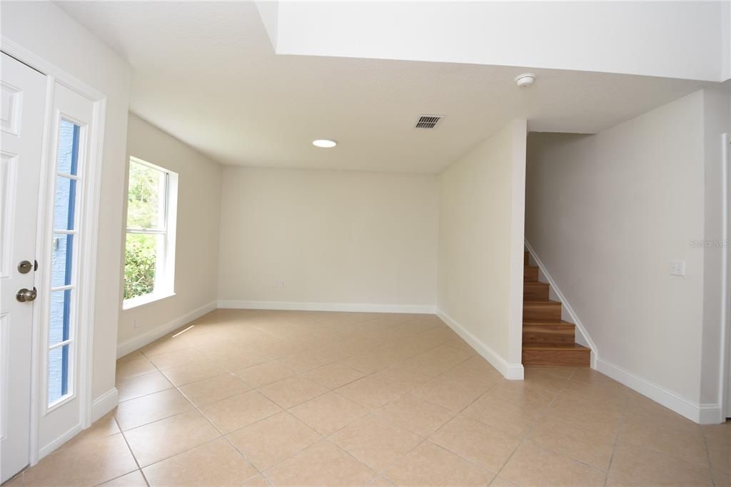 For Rent: $2,700 (5 beds, 2 baths, 2900 Square Feet)
