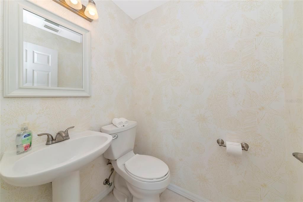 На продажу: $595,000 (3 спален, 2 ванн, 2046 Квадратных фут)