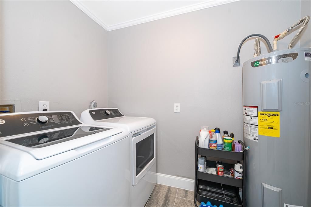 For Sale: $299,999 (4 beds, 2 baths, 1200 Square Feet)