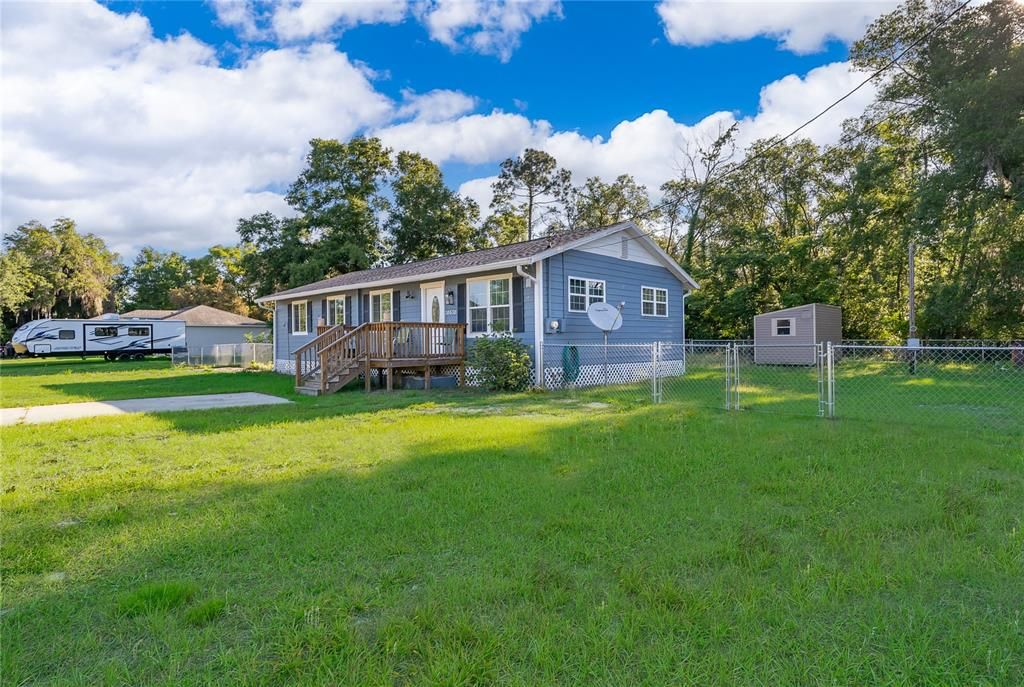 For Sale: $299,999 (4 beds, 2 baths, 1200 Square Feet)