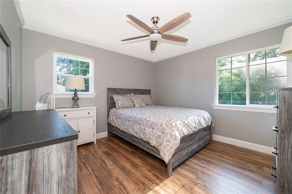 For Sale: $299,999 (4 beds, 2 baths, 1200 Square Feet)
