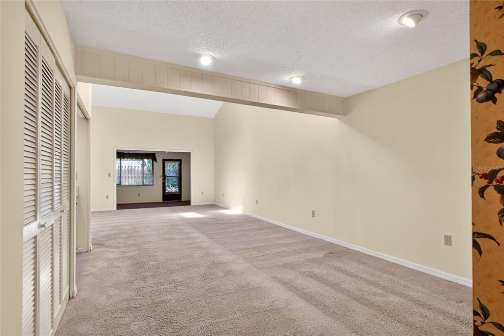 For Sale: $169,000 (2 beds, 2 baths, 1605 Square Feet)
