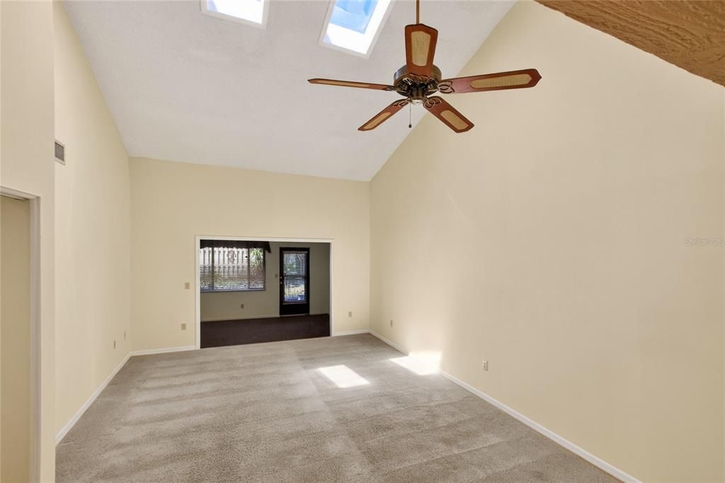 For Sale: $169,000 (2 beds, 2 baths, 1605 Square Feet)