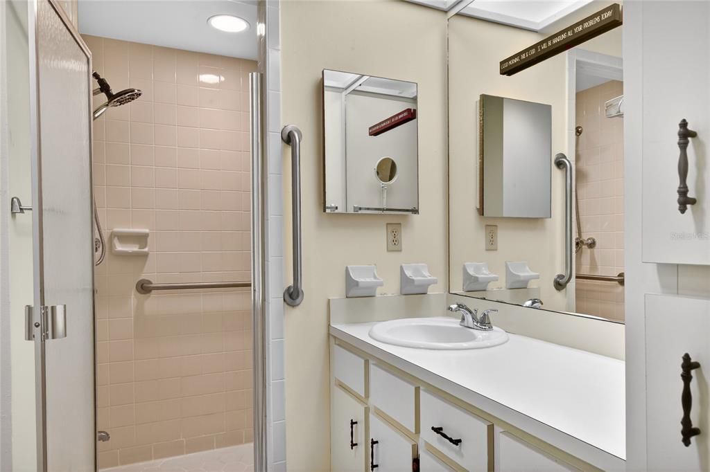 For Sale: $169,000 (2 beds, 2 baths, 1605 Square Feet)