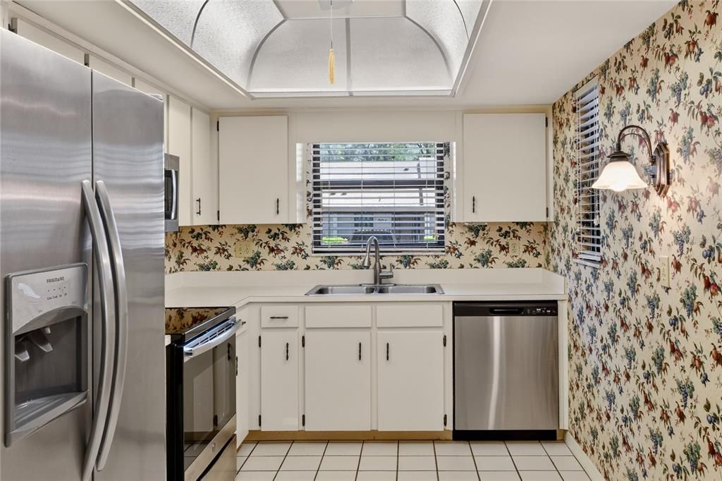 For Sale: $169,000 (2 beds, 2 baths, 1605 Square Feet)
