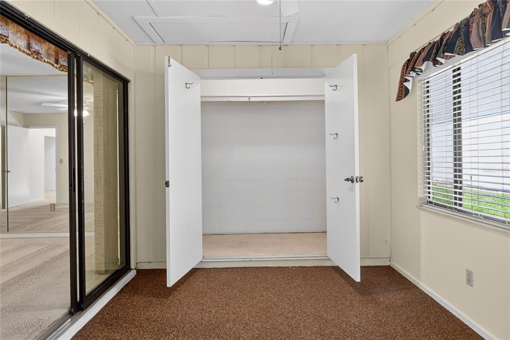 For Sale: $169,000 (2 beds, 2 baths, 1605 Square Feet)