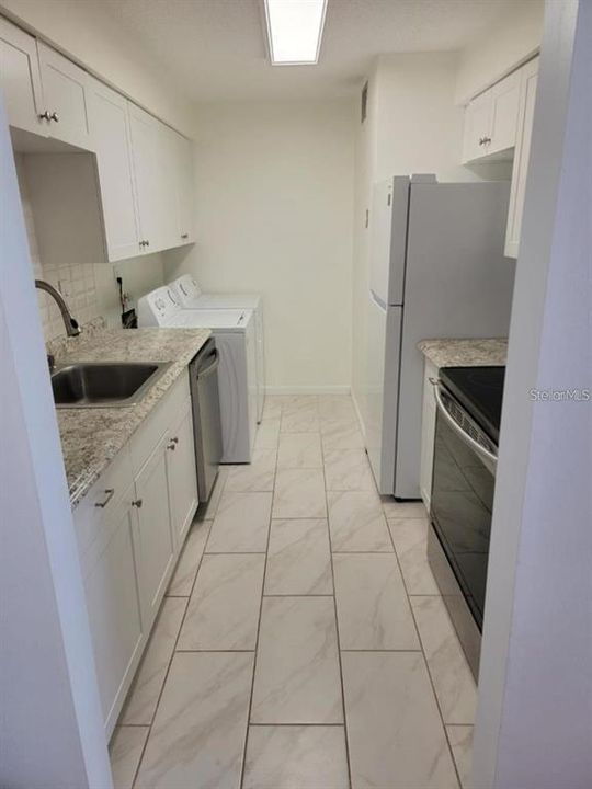 Activo con contrato: $1,695 (2 camas, 2 baños, 1002 Pies cuadrados)